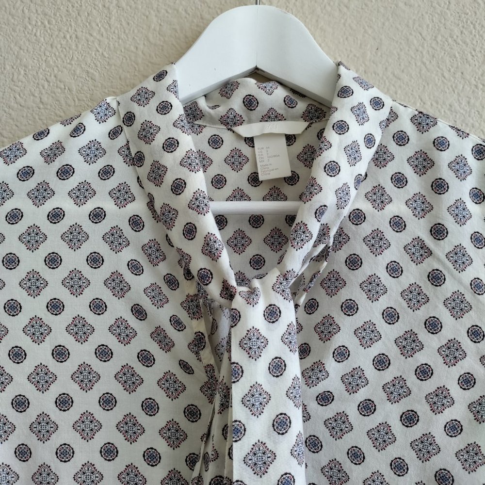 H&M Patterned Blouse with Ties Size 2 - Picture 4 of 16